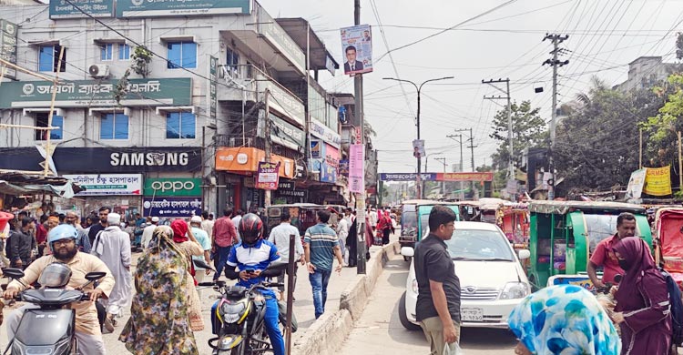 ঈদের ছুটি শেষ কর্মমুখর হয়ে উঠেছে গাজীপুর