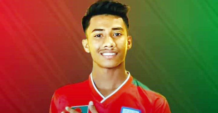 অভাবের সংসারে ফুটছে আলো, ফুটবলবিস্ময় মিরাজ খেলতে যাচ্ছেন ইউরোপে