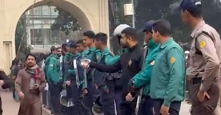 গুলশান আজাদ মসজিদে তারেক রহমানের আগমনে কঠোর নিরাপত্তা