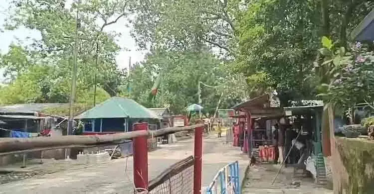 বাংলাদেশি পর্যটকদের জন্য মুখিয়ে পশ্চিমবঙ্গের সীমান্তবর্তী ব্যবসায়ীরা