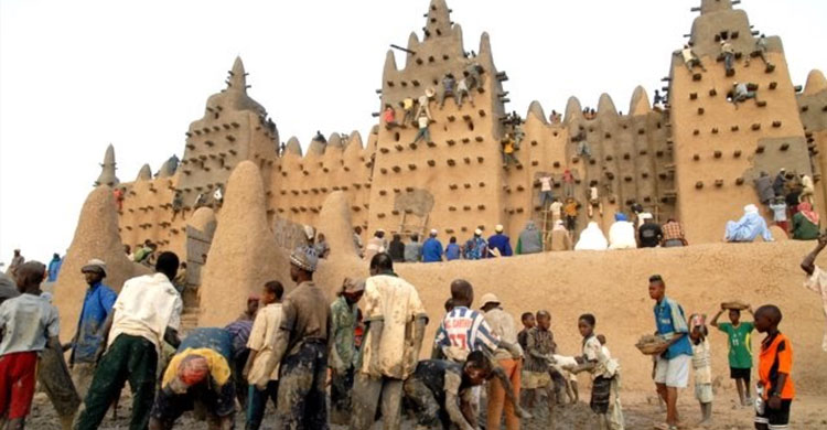 পৃথিবীর সবচেয়ে উঁচু কাঁচা ইটের মসজিদ