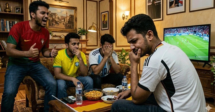 প্রিয় দলের খেলা দেখার সময় অস্থিরতা যেভাবে সামলাবেন