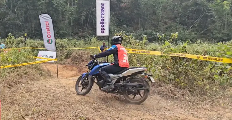 দুর্গম পাহাড়ে গতি–নিয়ন্ত্রণের মহড়া, কুমিল্লায় বাইকারদের উৎসব