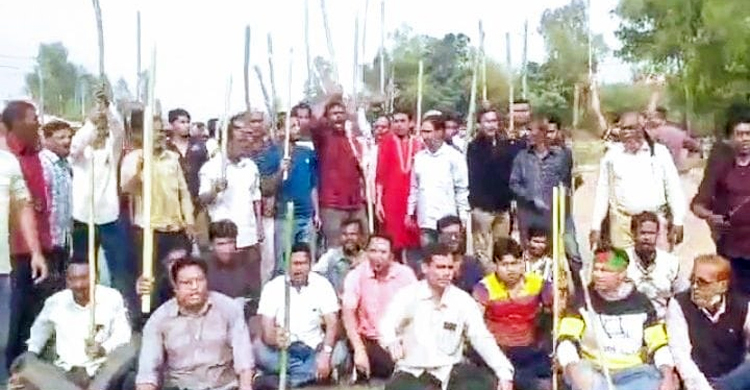অবরোধের সমর্থনে গাইবান্ধায় লাঠি হাতে বিক্ষোভ
