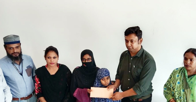 নিহত পোশাককর্মী জালালের স্ত্রীকে চাকরি দিলো ইসলাম গার্মেন্টস