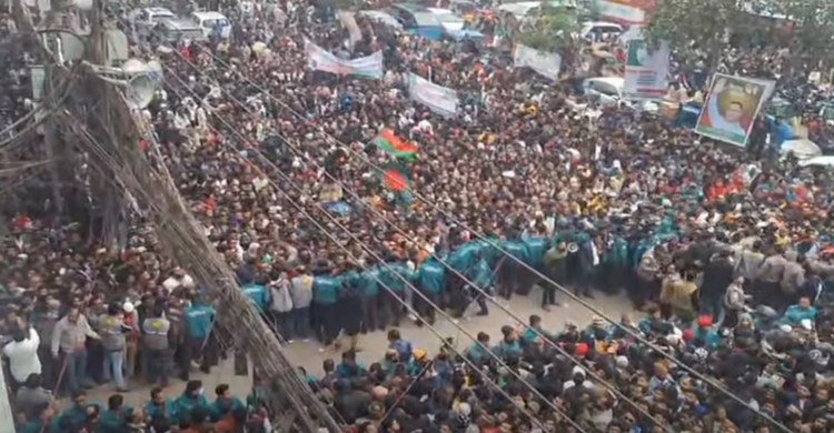 তারেক রহমানের আগমনে নেতাকর্মীদের উপচে পড়া ভীড়