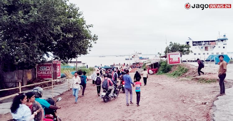 পাটুরিয়া-দৌলতদিয়ায় ঘরমুখো মানুষের চাপ, নেই ভোগান্তি