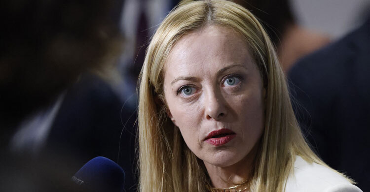 পর্নসাইটে নিজের ছবি দেখে বেজায় ক্ষেপলেন ইতালির প্রধানমন্ত্রী