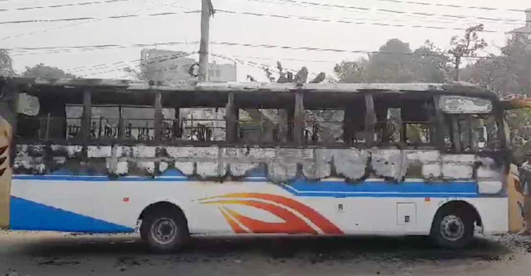 নারায়ণগঞ্জে গ্লোরি পরিবহনের দুই বাসে আগুন