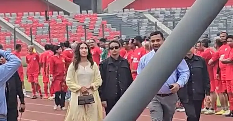 প্রীতি ফুটবল ম্যাচ দেখতে জাতীয় স্টেডিয়ামে  জাইমা রহমান