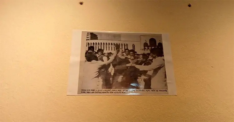 জিন্নাহর ছবি ছেঁড়ার পর গোলাম আযমের ছবি টাঙানো নিয়ে নতুন বিতর্ক