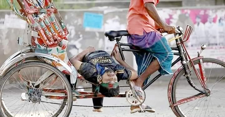 ‘আরে বেটা লাশ ফালাই রাখছি, দেখছ না? এইডা তোল’