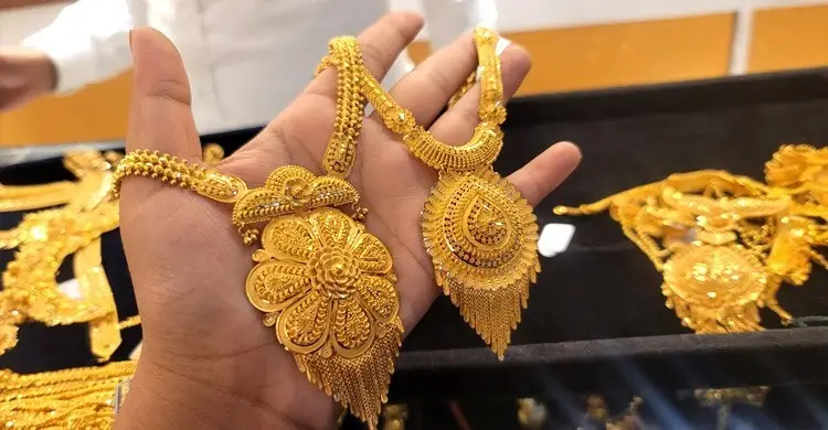 বিশ্ববাজারে হঠাৎ সোনার দামে বড় পতন