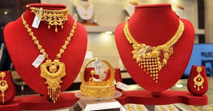 দেশের বাজারে আজ যে দামে বিক্রি হচ্ছে সোনা