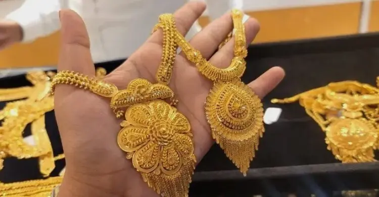 ভরিতে সোনার গহনার দাম বাড়লো ২২১৬ টাকা 