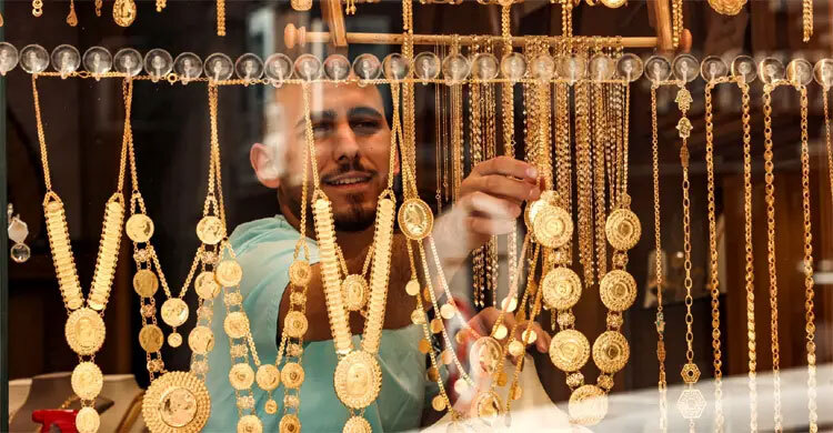 Gold prices ease after continuous surge, now Tk 208,272 per bhori