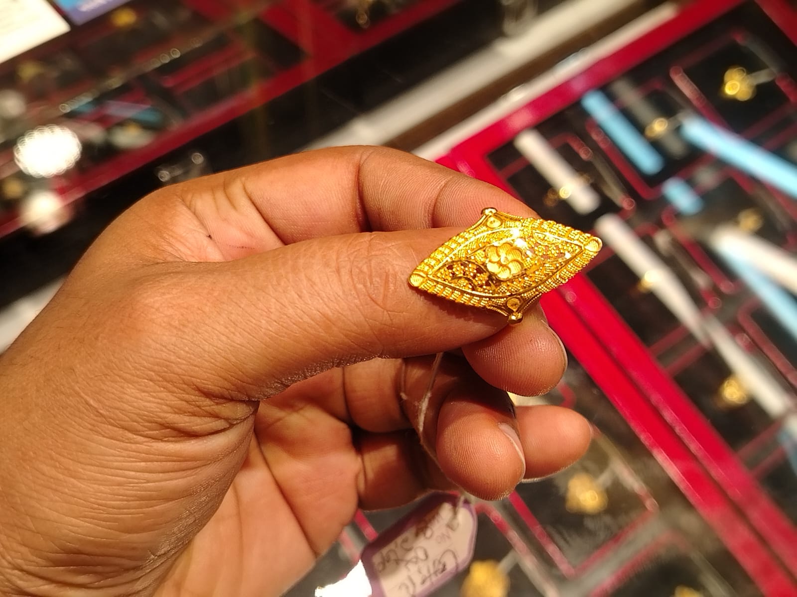 সোনার একই আংটির দুই দাম, জানুন রহস্য