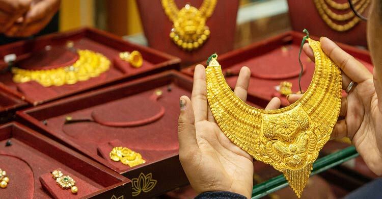 সোনার দাম ভরিতে বাড়লো ২২১৬ টাকা