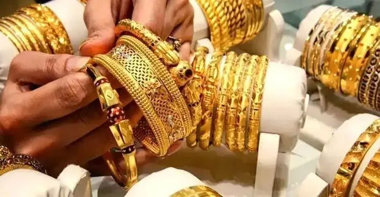 সপ্তাহের শুরুতেই কমলো সোনার দাম, কত টাকা ভরি