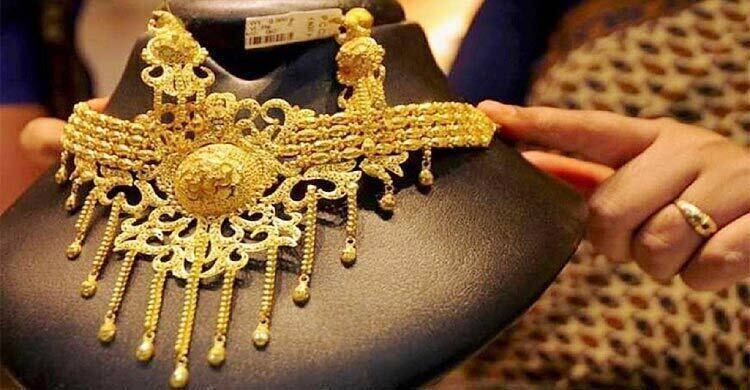 Gold prices drop to Tk 1,38,498 per bhori