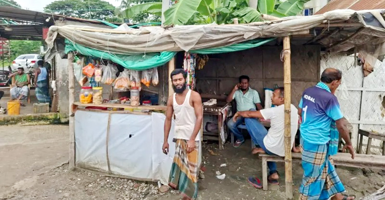 কারফিউয়ের মধ্যেও গোপালগঞ্জে চলছে যান, খুলেছে দোকান