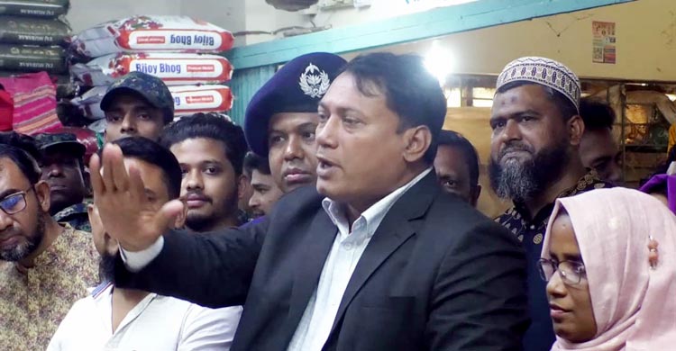 গোপালগঞ্জে অসাধু ব্যবসায়ীরা অতিরিক্ত মুনাফা নিতে পারবে না