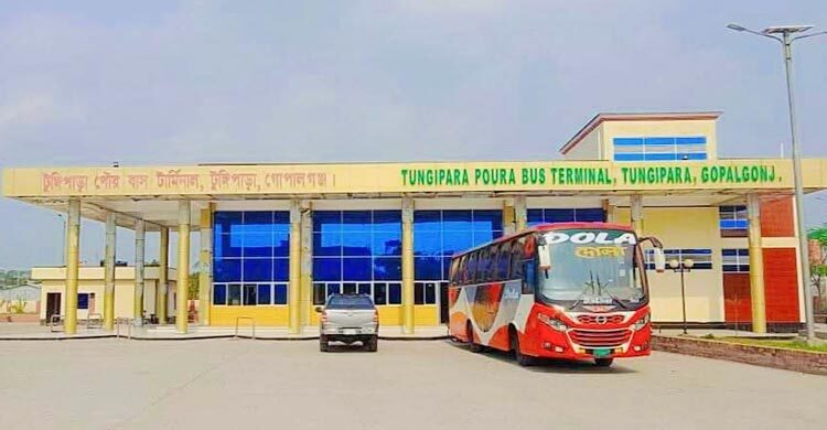 বেশি ভাড়া নেওয়ার খবরে অভিযান, বাড়তি ভাড়া ফেরত