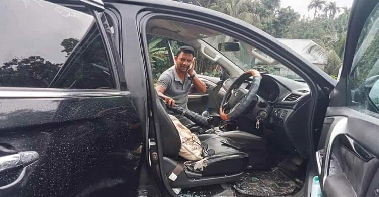 গোপালগঞ্জে ইউএনওর গাড়িতে হামলা-ভাঙচুর