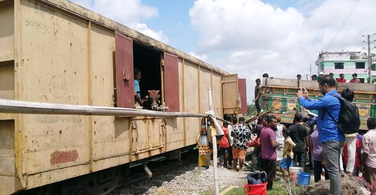 ১৬ গরু রেখে ১১ ঘণ্টা পর ময়মনসিংহ ছেড়ে গেল ক্যাটল স্পেশাল ট্রেন