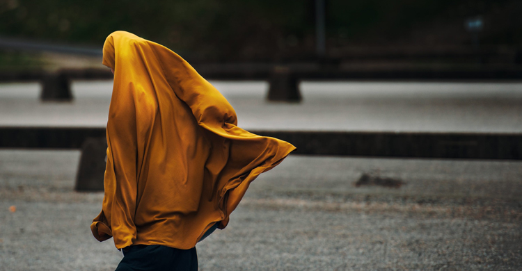 কেউ মারা গেলে পরিবারের নারীদের গোসল করা কি জরুরি?