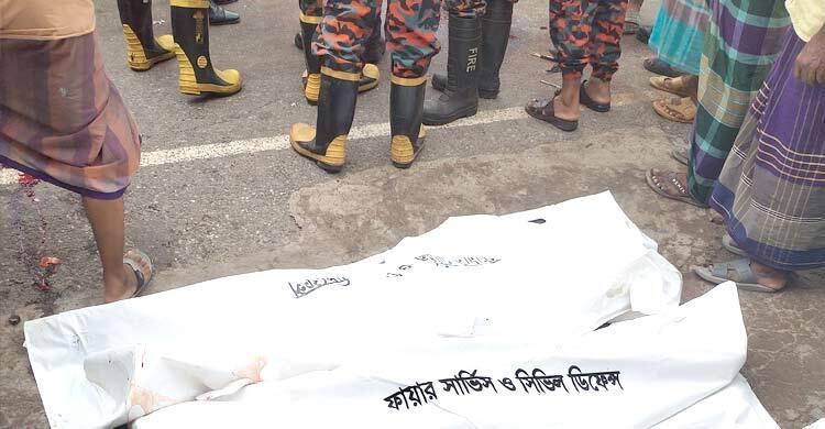 দাঁড়িয়ে থাকা মোটরসাইকেলে বাসের ধাক্কা, সন্তানসহ দম্পতি নিহত