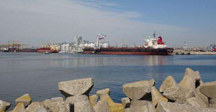 Poland, Hungary, Slovakia to introduce own bans on Ukraine grains