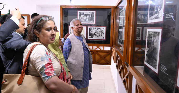 চট্টগ্রামে গ্রামীণ ব্যাংকের প্রথম শাখা পরিদর্শন প্রধান উপদেষ্টার