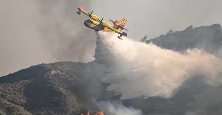 গ্রিসে দাবানল নিয়ন্ত্রণ করতে গিয়ে অগ্নিনির্বাপক প্লেন বিধ্বস্ত