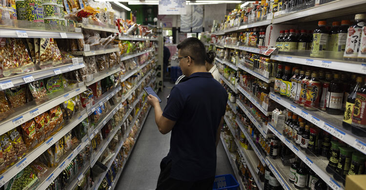 মূল্যস্ফীতি বাড়ায় ২০০ খাদ্যপণ্যে শুল্ক কমালেন ট্রাম্প