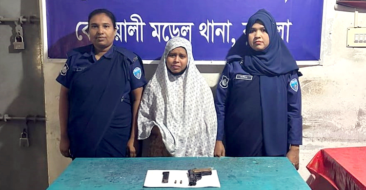 বসতঘরে মিললো অস্ত্র-গুলি, নারী গ্রেফতার