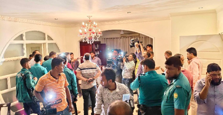 গুলশানে তল্লাশির নামে বাসায় লুটপাট, সাবেক তত্ত্বাবধায়কসহ আটক ৩