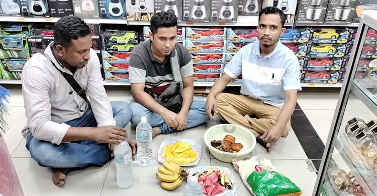 প্রবাসে ইফতার করলেও মন পড়ে থাকে দেশে