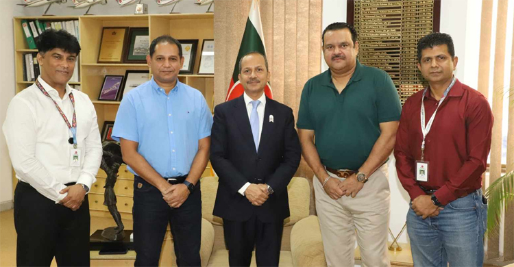 বাংলাদেশ বিমানের এমডির সঙ্গে সাক্ষাৎ আকরাম ও বাশারের