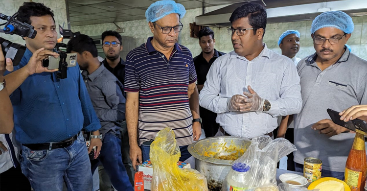 রান্নাঘরে তেলাপোকা-অপরিচ্ছন্ন পরিবেশ, তিন লাখ টাকা জরিমানা