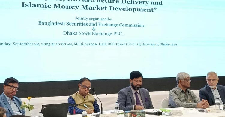 বাংলাদেশের আর্থিক কাঠামো উল্টো ধরনের: গভর্নর