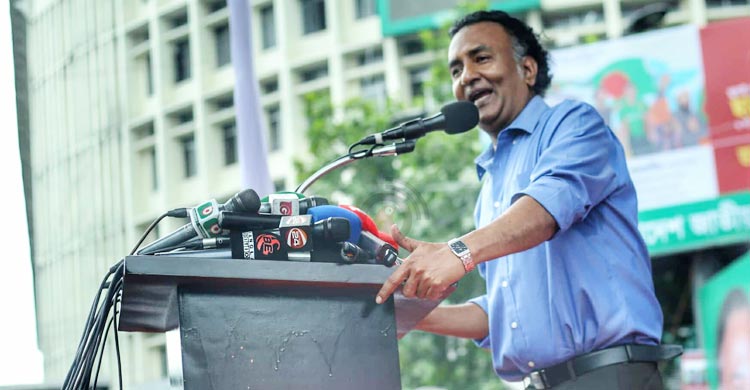 ডিম পাড়ে হাঁসে খায় বাগডাশে