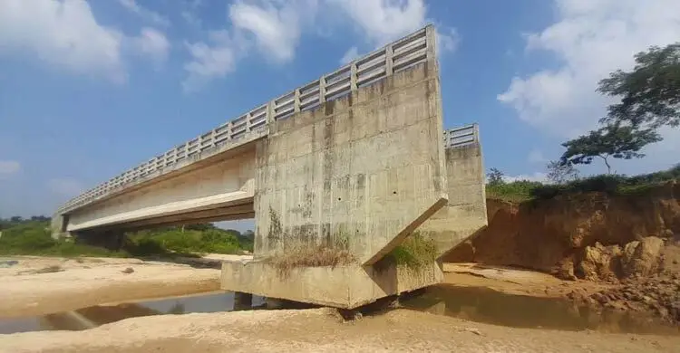 কাজে আসছে না ৩ কোটি টাকার সেতু