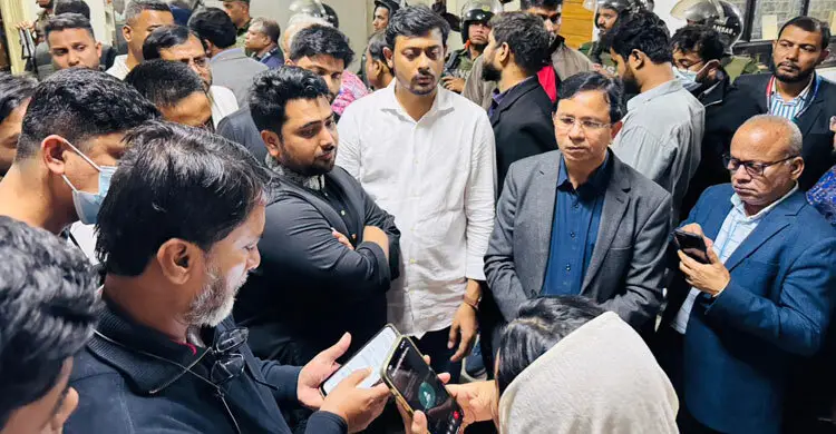 হাদির স্বজনদের খোঁজ নিতে হৃদরোগ ইনস্টিটিউটে এনসিপি নেতারা