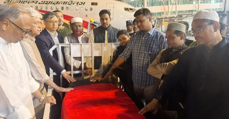 ঢাকায় শহীদ ওসমান হাদির মরদেহ