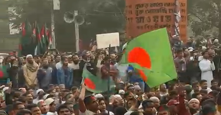 হাদি তোমায় দেখা যায় স্লোগানে মুখরিত শাহবাগ