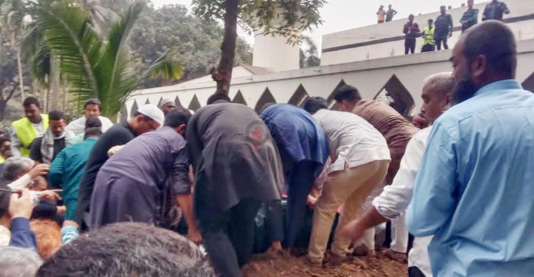 নজরুলের কবরের পাশে চিরনিদ্রায় শায়িত ওসমান হাদি