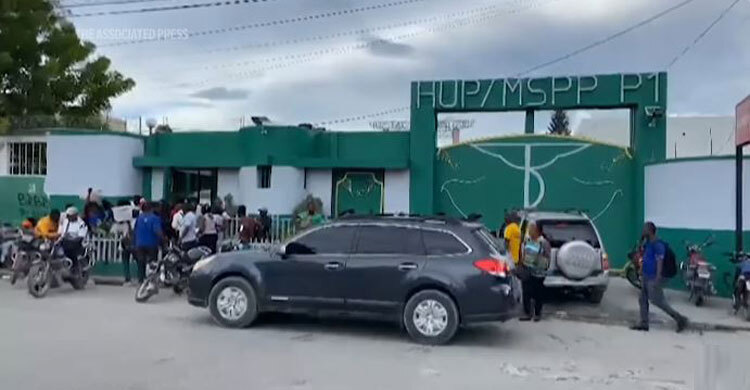 2 reporters, policeman killed in Haiti gang attack