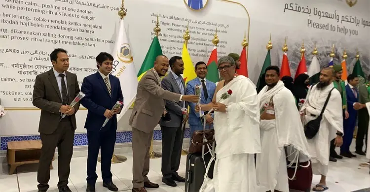 সৌদি আরব পৌঁছেছে হজের প্রথম ফ্লাইট