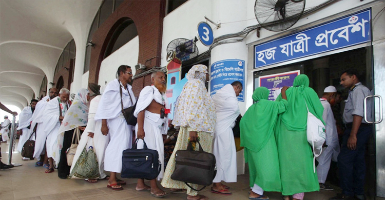 হজের ফিরতি ফ্লাইট আসছে সোমবার ভোরে, ফিরছেন ৪১৯ হাজি
